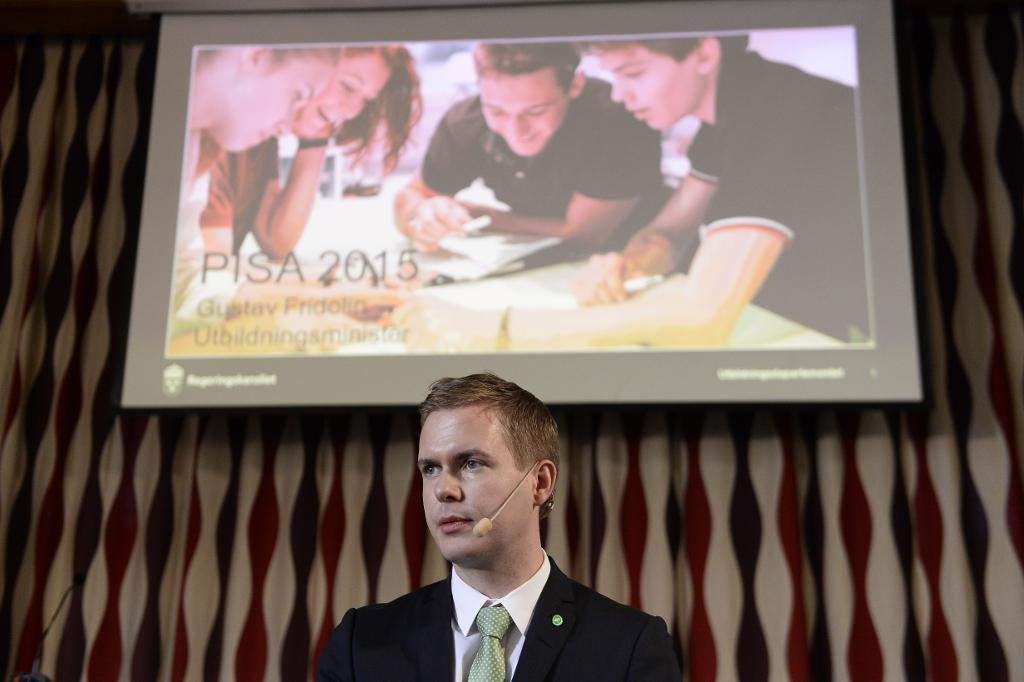 Utbildningsminister Gustav Fridolin kommenterar Pisa-rapporten. (Foto: Pontus Lundahl/TT)