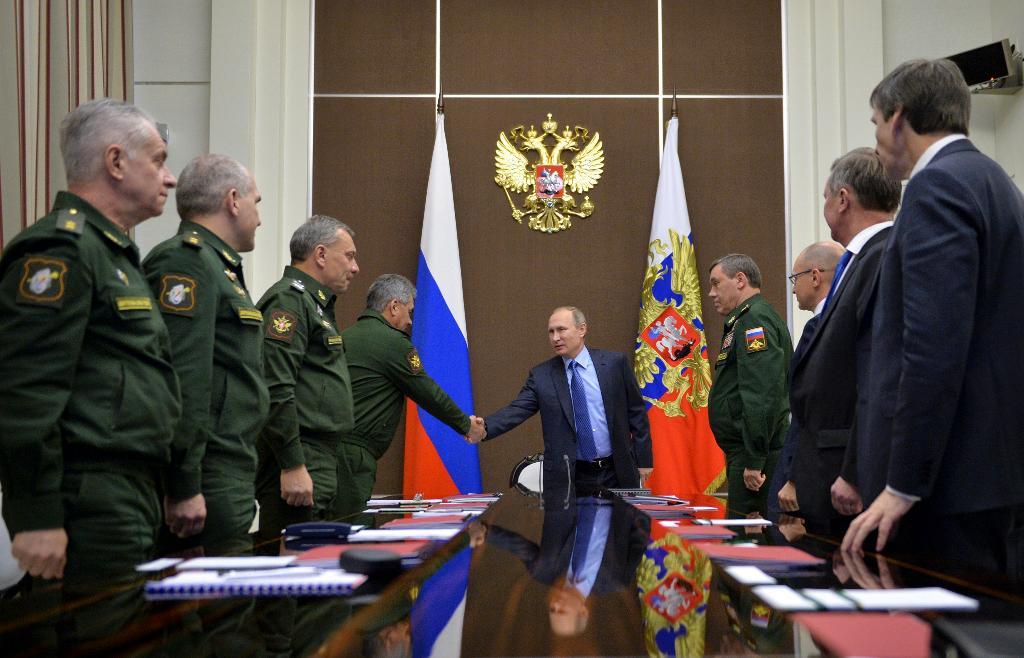 "Vi ser ett allt mer auktoritärt Ryssland som prioriterar försvarssatsningar", konstaterar FOI i en ny rapport. (Foto: Alexei Druzhinin arkivbild)
