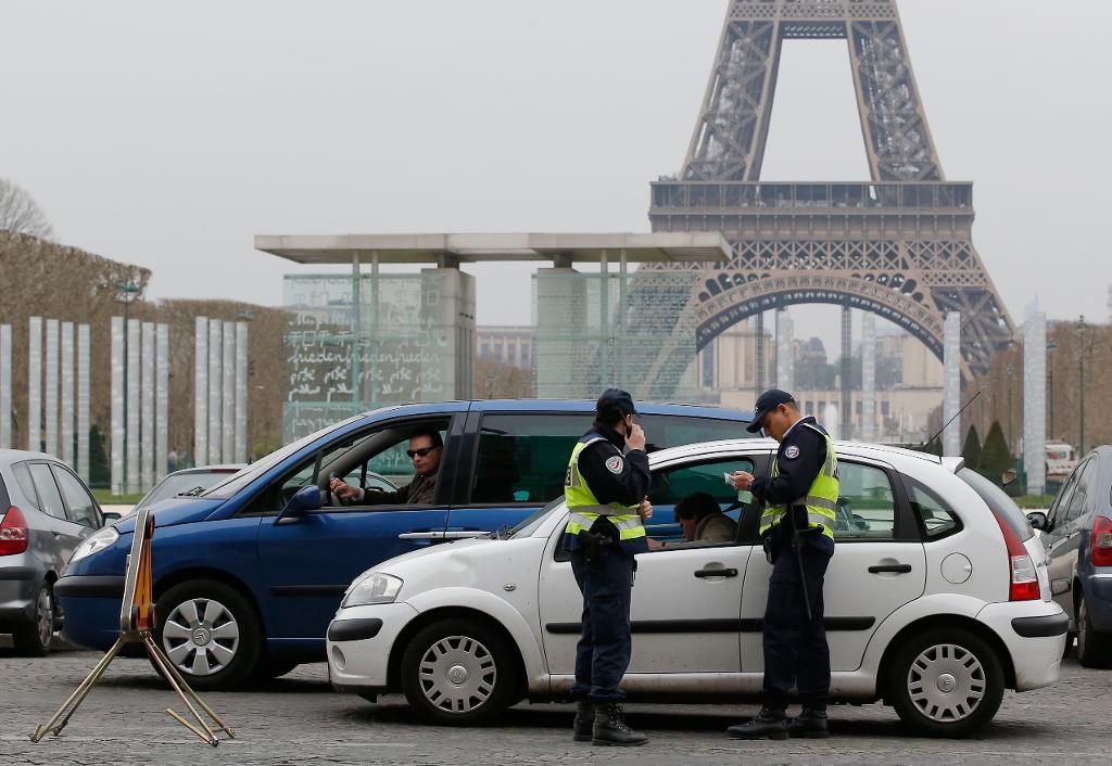 Luftföroreningarna har återkommit vintertid i åratal i Parisregionen, men nu är de värre än på länge. (Foto: Michel Euler/AP/TT-arkivbild)