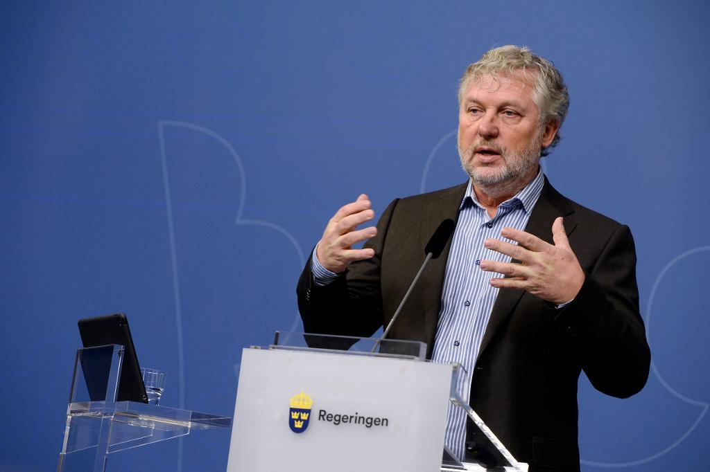 Bostads- och digitaliseringsminister Peter Eriksson (MP) håller pressträff på Rosenbad i Stockholm på söndagen om regeringens nya bredbandsstrategi. (Foto: Pontus Lundahl/TT)