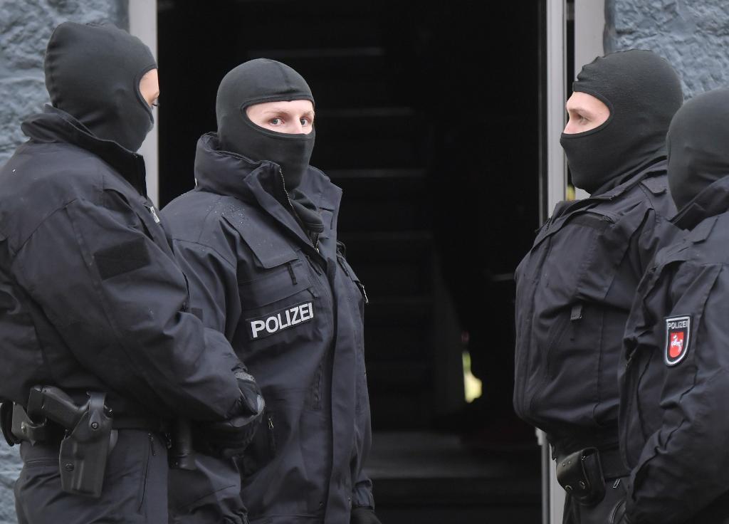 Tysk polis har gripit två bröder misstänkta för att ha planerat en attack mot ett köpcentrum. (Foto: Julian Stratenschulte/AP/TT-arkivbild)