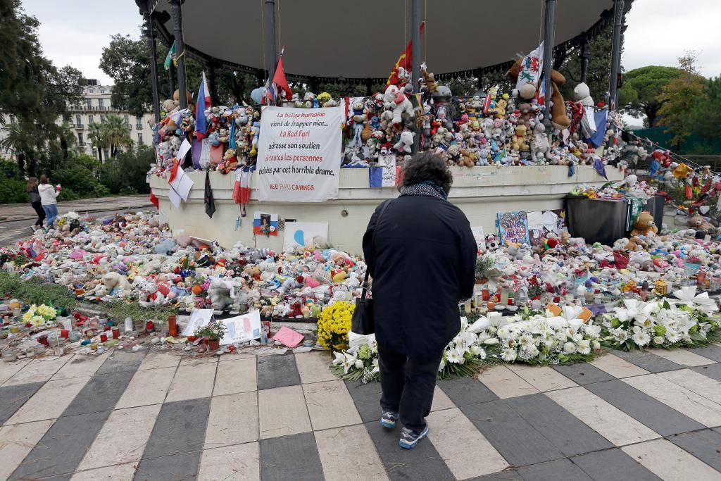 
En tillfällig minnesplats för de dödade i Niceattacken. (Foto: Claude Paris/AP/TT-arkivbild)