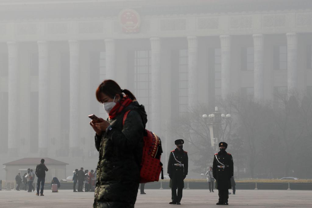 Kina förklarade för tre år sedan krig mot luftföroreningar. (Foto: Andy Wong/AP/TT)