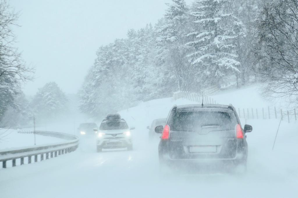 SMHI varnar för att snöfallet som drar österut över Sverige under morgondagen på sina håll kan leda till kraftig drivbildning.
(Foto: Paul Kleiven)