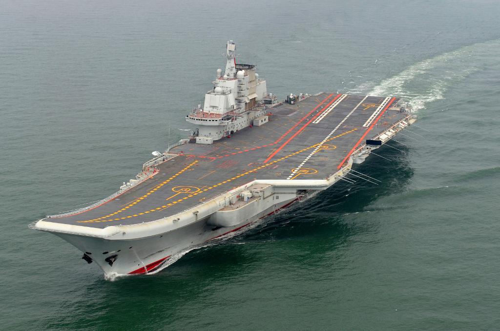 Kinas enda hangarfartyg, sovjetbyggda Liaoning. (Foto: Li Tang/AP/TT-arkivbild)