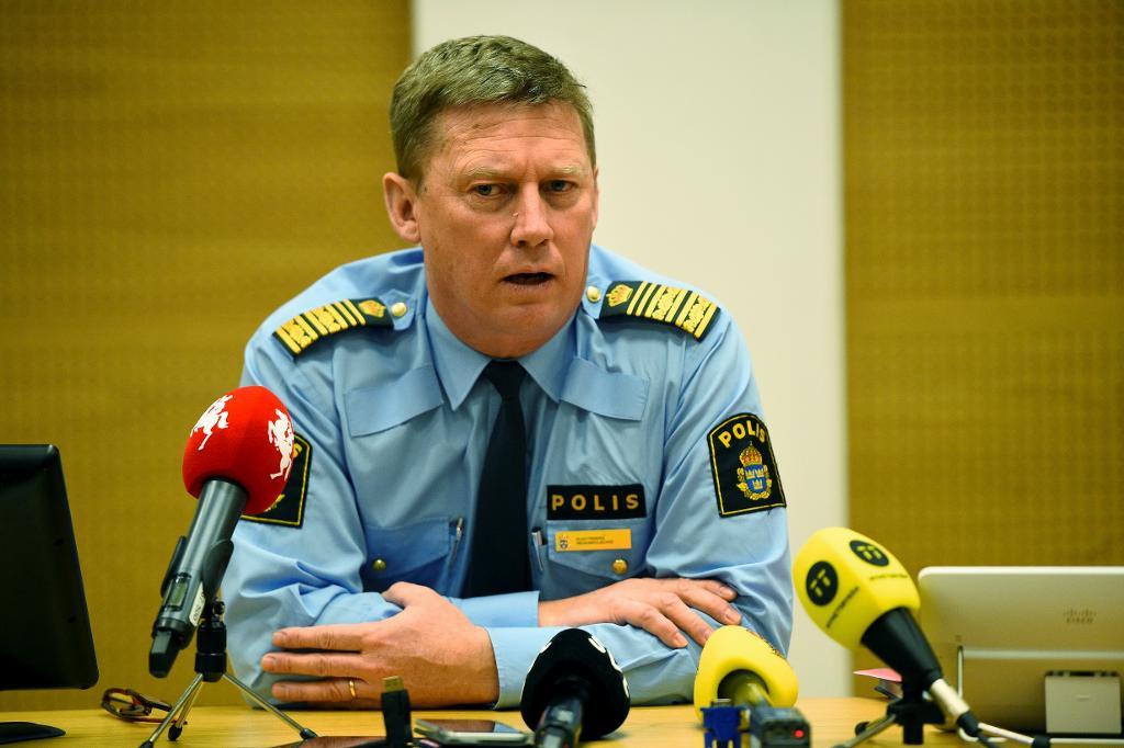 Klas Friberg, som nyligen utsetts till tillförordnad chef i polisens Region Syd, håller pressträff i polishuset i Malmö. (Foto: Emil Langvad/TT)