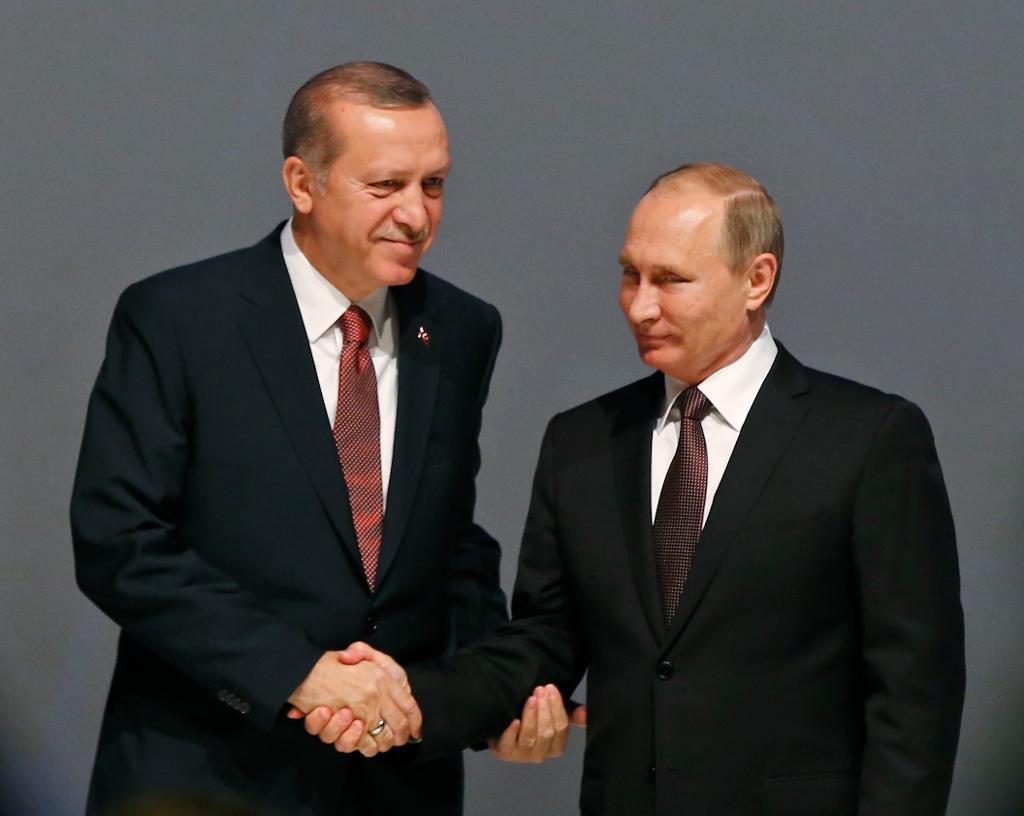 Turkiets president Recep Tayyip Erdogan och Rysslands dito Vladimir Putin har pratat om vapenvilan i Syrien. (Foto: Emrah Gurel/AP/TT-arkivbild)