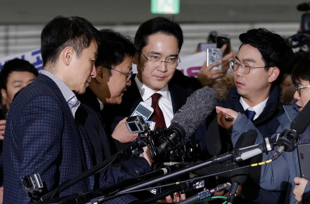 Lee Jae-Yong, vice ordförande för elektronikjätten Samsung, förhördes i 22 timmar. (Foto: Ahn Young Joon/AP/TT)