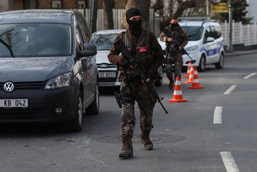 
Turkiska säkerhetsstyrkor utanför attentatsplatsen. (Foto: Emrah Gurel/AP/TT, arkivbild)