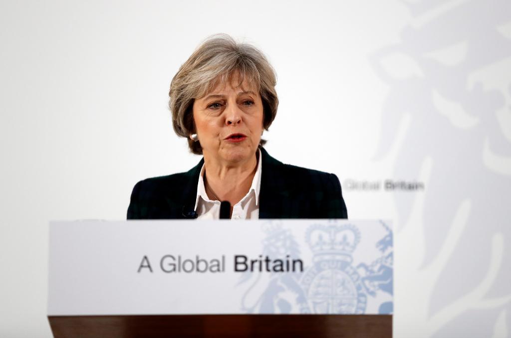 Premiärminister Theresa May säger i sitt tal att parlamentet kommer att få rösta om den slutgiltiga uppgörelsen om hur utträdet ur EU ska gå till. (Foto: Kirsty Wigglesworth/AP/TT)
