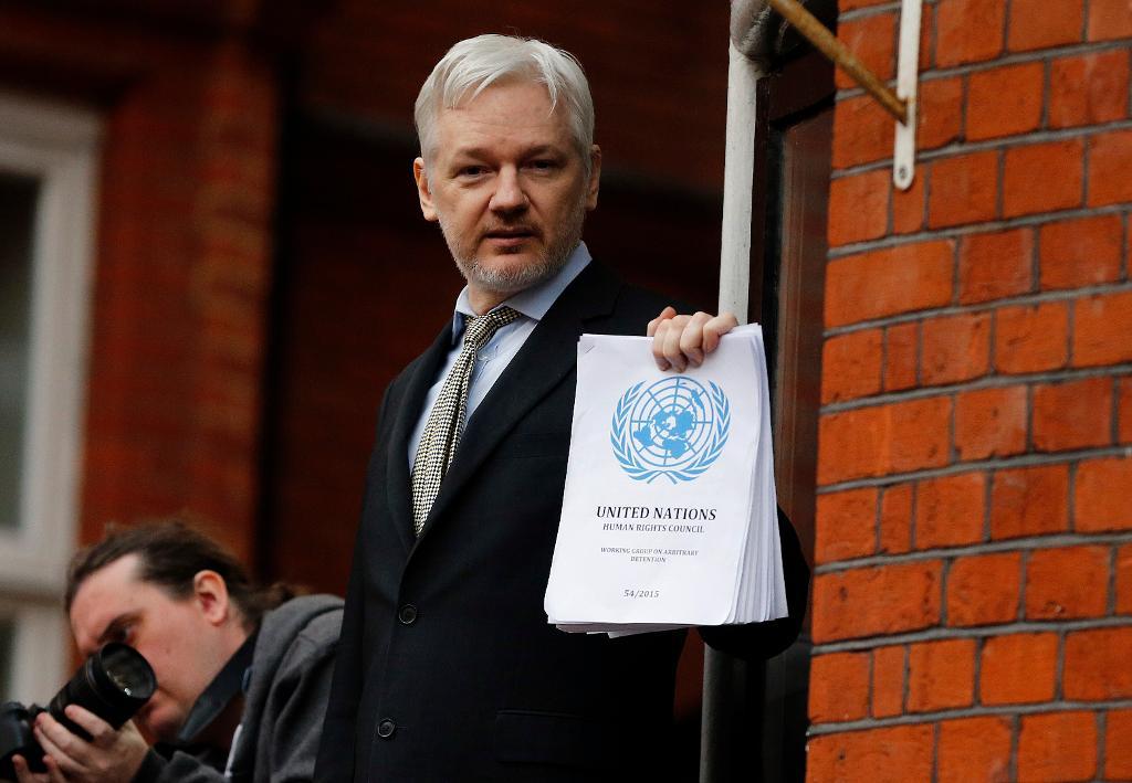 Julian Assange vill förhandla med USA om brottsmisstankarna mot honom, säger hans svenska advokat Per E Samuelson. (Foto: Frank Augstein/AP/TT)