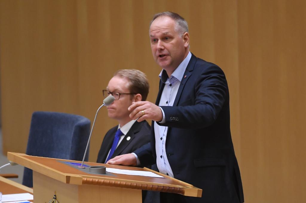 Jonas Sjöstedt (V) är kritisk till att regeringen regelbundet möter alliansen för att diskutera EU-ärenden. (Foto: Arkivbild. Fredrik Sandberg/TT)
