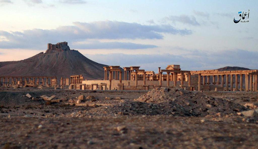 Islamiska staten (IS) har på nytt förstört historiska delar av världsarvsstaden Palmyra, enligt Syriens statliga television. (Foto: AP/TT)