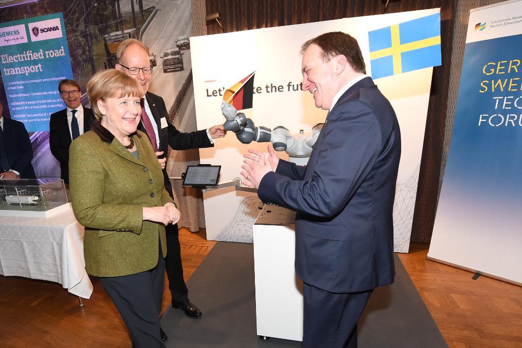 Tysklands förbundskansler Angela Merkel och statsminister Stefan Löfven inleder ett partnerskap för innovationer. (Foto: Fredrik Sandberg /TT)