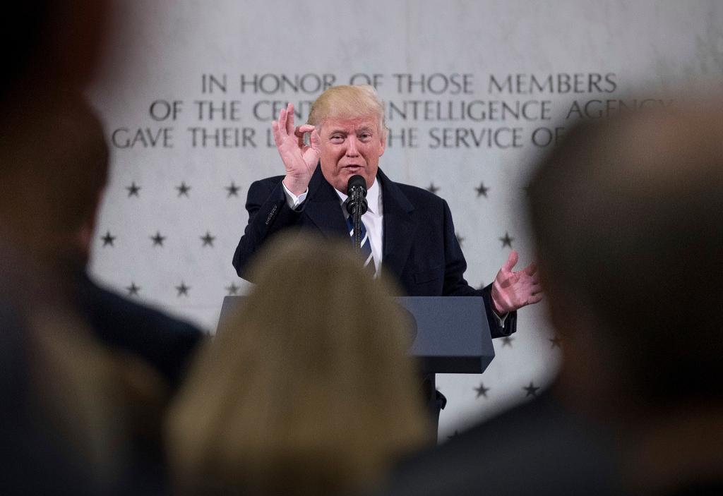 President Donald Trump under sitt tal på CIA:s högkvarter i Langley i Virginia. (Foto: Andrew Harnik/AP/TT)