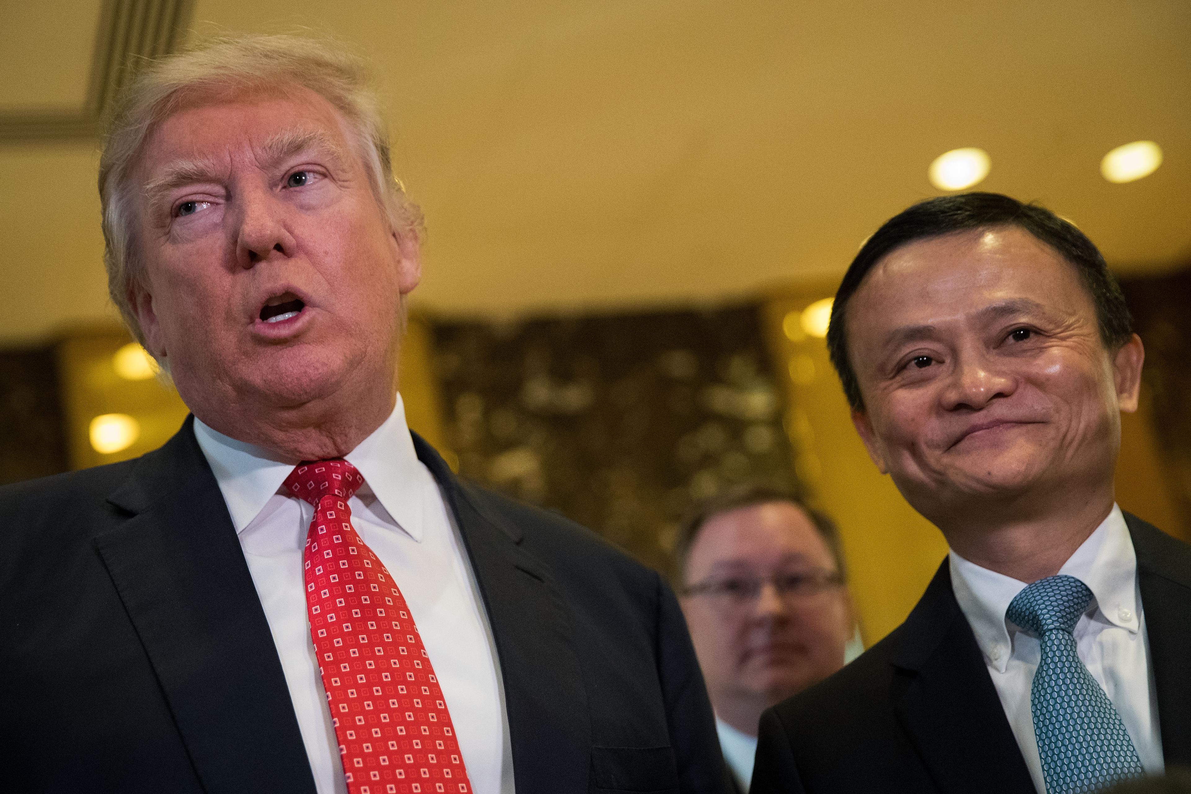 USA:s tillträdande president Donald Trump och Jack Ma, ordförande för Alibaba Group, efter deras möte i Trump Tower i New York. (Foto: Drew Angerer/Getty Images)