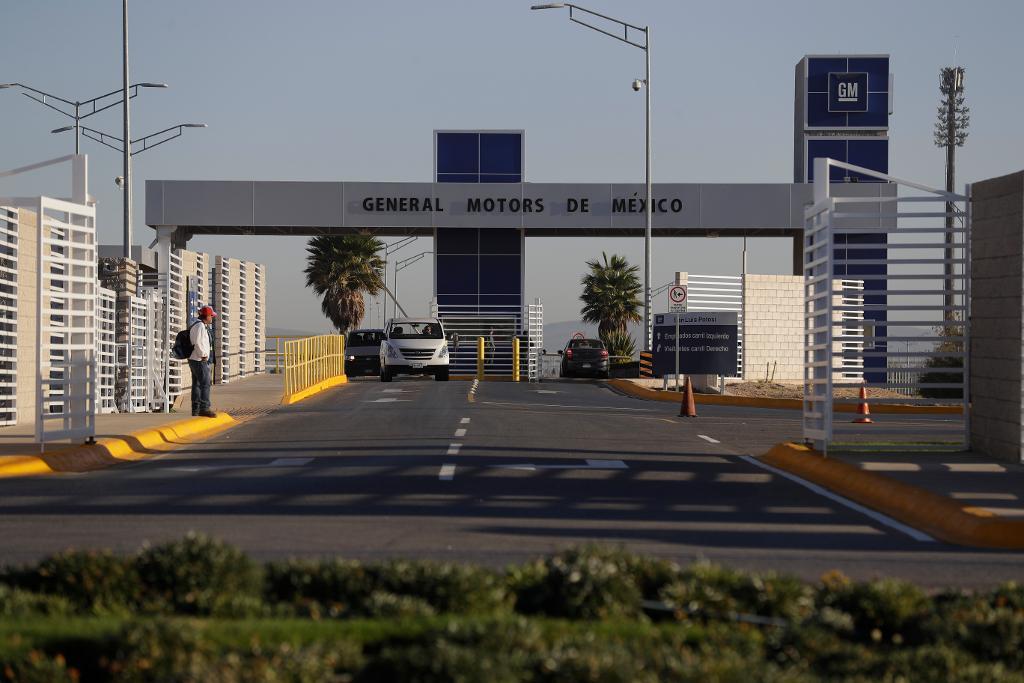 General Motors, som har tillverkning i Mexiko, har hotats med tullavgifter om bolaget inte förlägger produktionen i USA. Arkivbild. (Foto: Rebecca Blackwell/AP/TT)