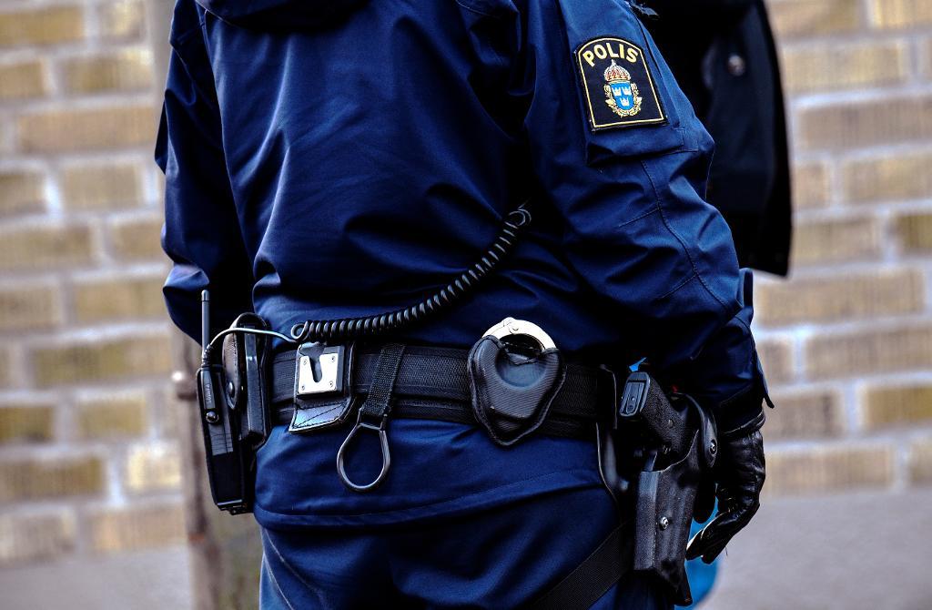 M-politiker runtom i landet vill göra det möjligt för enskilda kommuner att själva finansiera poliser. Arkivbild. (Foto: Johan Nilsson/TT)