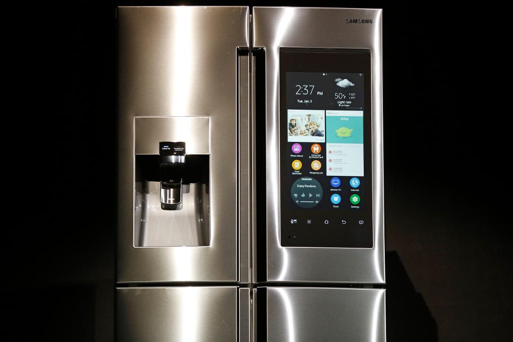 Ett kylskåp som håller koll på dina matvaror kan vara praktiskt, men uppkopplingen mot internet innebär också en risk. Arkivbild. (Foto: John Locher)