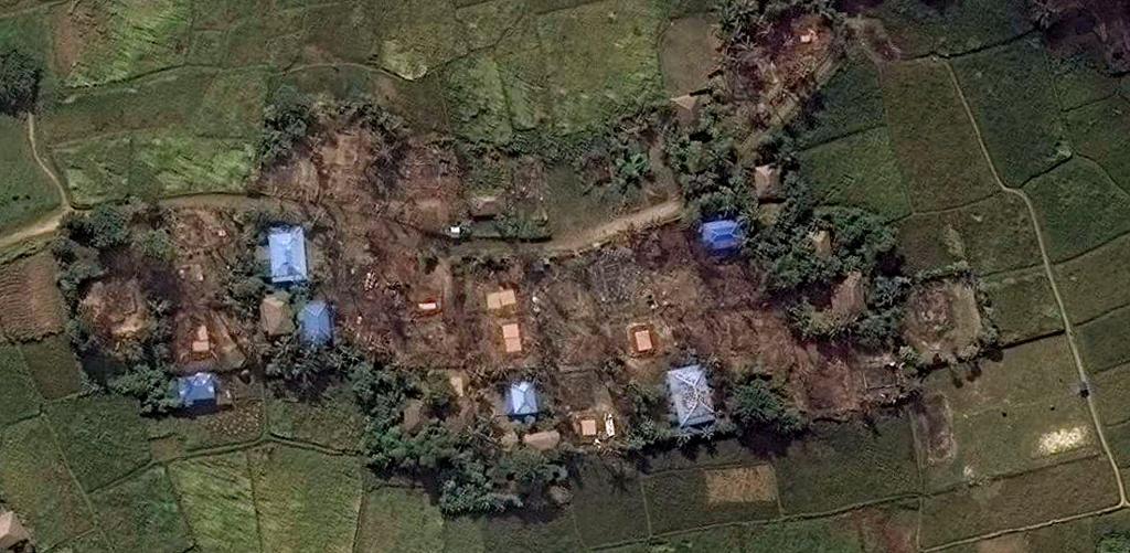 Satellitbilder visar rohingyabyar som förstörts i den pågående militärinsatsen, enligt Human Rights Watch.  (Foto: DigitalGlobal/AP/TT)