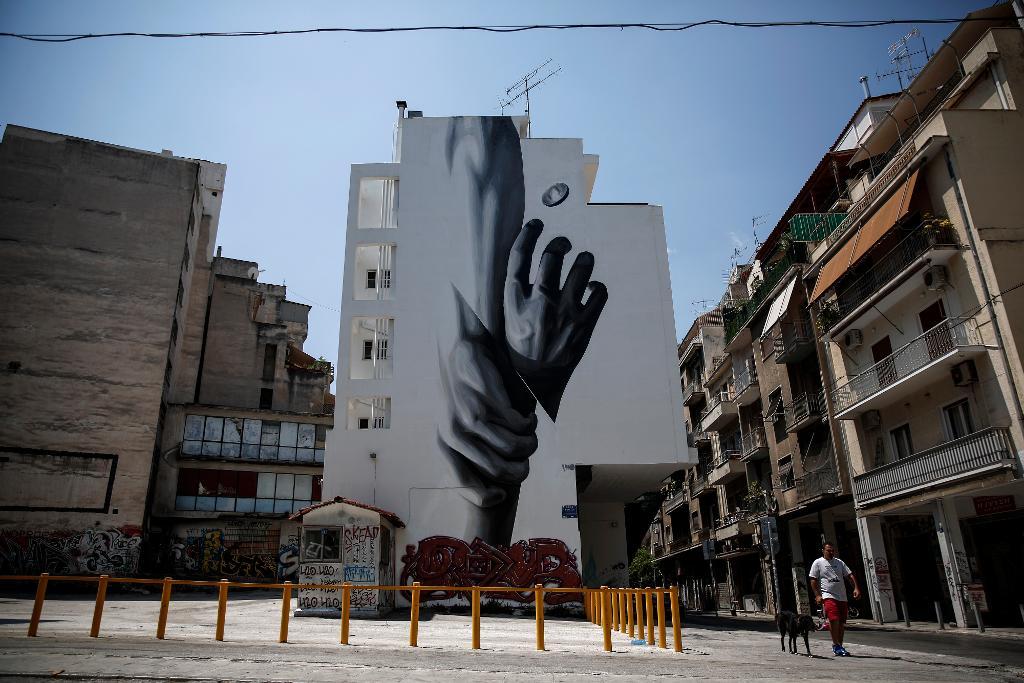 En väggmålning i Greklands huvudstad Aten. (Foto: Yorgos Karahalis/AP/TT-arkivbild)