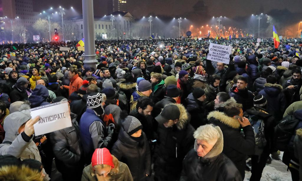 Demonstration i Bukarest.  Foto: Vadim Ghirda arkivbild