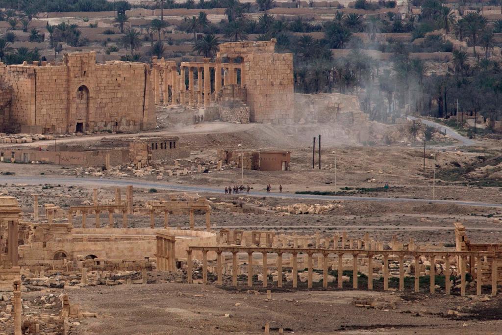 FN:s säkerhetsråd har antagit en resolution för att stärka lagskyddet för Iraks och Syriens kulturskatter. Det numera till stor del förstörda antika syriska världsarvet Palmyra är hårt drabbat av den olagliga handeln.   Foto: Hassan Ammar/AP/TT-arkivbild