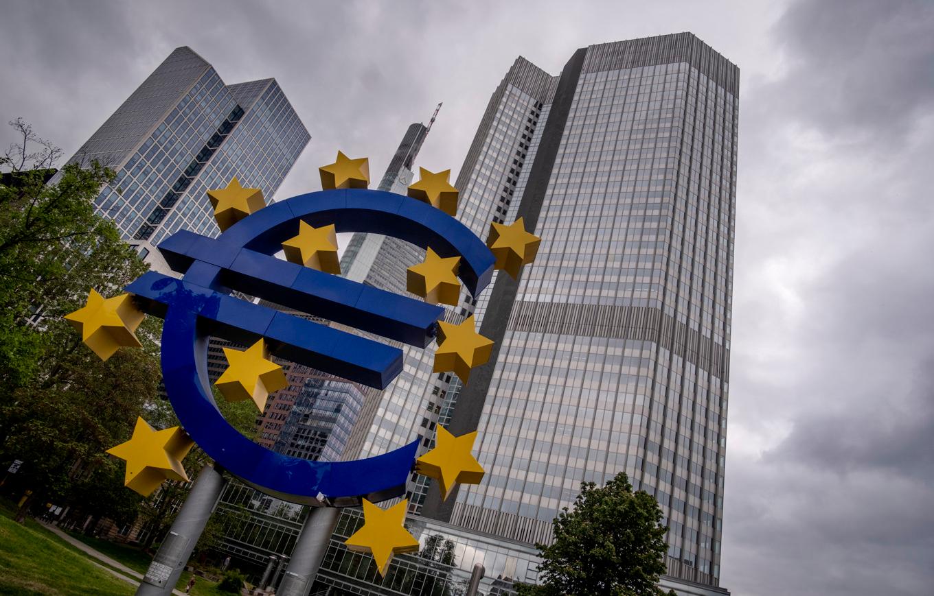 Europeiska centralbanken (ECB) kan sänka sina styrräntor även om USA:s centralbank inte sänker, enligt ECB-höjdaren Robert Holzmann. Arkivbild Foto: Michael Probst AP/TT
