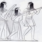 Egypten: Bågharpan följdes av vinkelharpan som har hittats på egyptiska och sumeriska målningar. Dessa är något senare än avbildningarna av bågharpan.