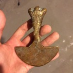 En indiansk relik hittad i källaren av imgur.com-användaren 'mbasson' (Foto av användaren imgur.com)