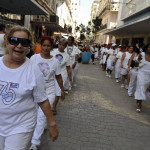Kuba, Havanna: "Damer i vitt", en kubansk MR- organisation med ledaren Laura Pollan (vä) deltar i en march i Havanna den 10 december. (Foto: Adalberto Roque/AFP)