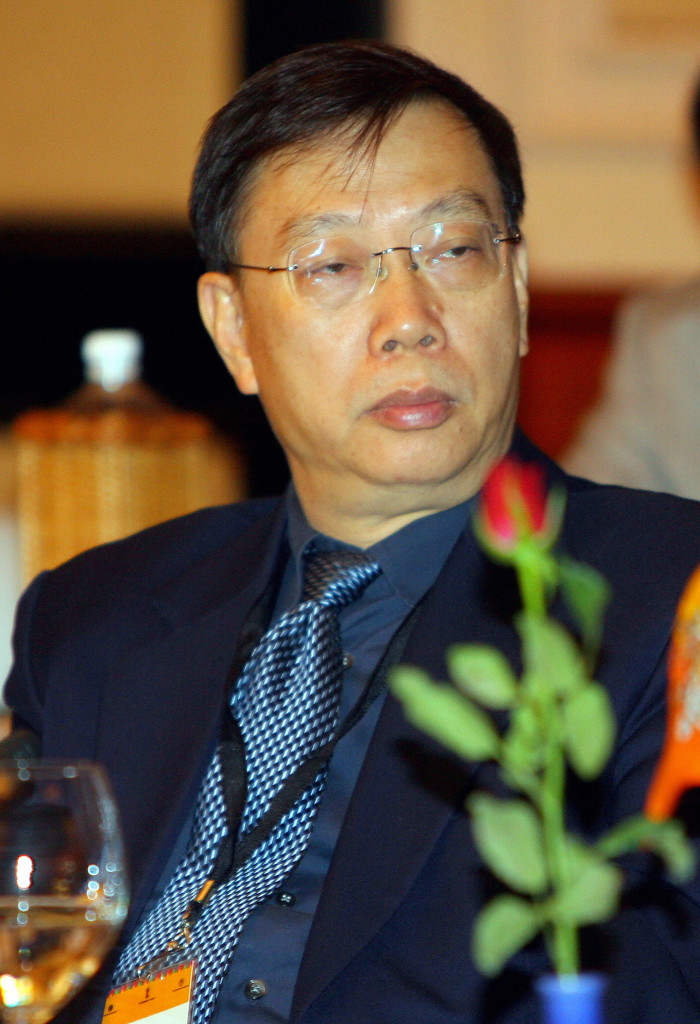 New Delhi, INDIA: Chinese Vice Minister for Health Huang Jiefu attends the a meeting of Health and Agriculture Ministers from Asian countries organized by The World Health Organization (WHO) and the Government of India in New Delhi, 28 July 2006. Ministers of Health and Agriculture/Livestock, from nine Asian countries including eight countries from WHO's South-East Asian and China from the western pacific region have met to discuss Avian Infuenza control and pandemic preparedness in Asia. The three main international agencies spearheading the control efforts against Avian Influenza, WHO, FAO and OIE were also represented. AFP PHOTO/RAVEENDRAN (Photo credit should read RAVEENDRAN/AFP/Getty Images)