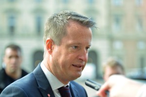 Inrikesminister Anders Ygeman (S) anser att EU-förslaget till nytt vapendirektiv är "bristfälligt och svårtydbart". Kritiken mot förslaget i Sverige är bred. (Foto: Henrik Montgomery/TT-arkivbild)