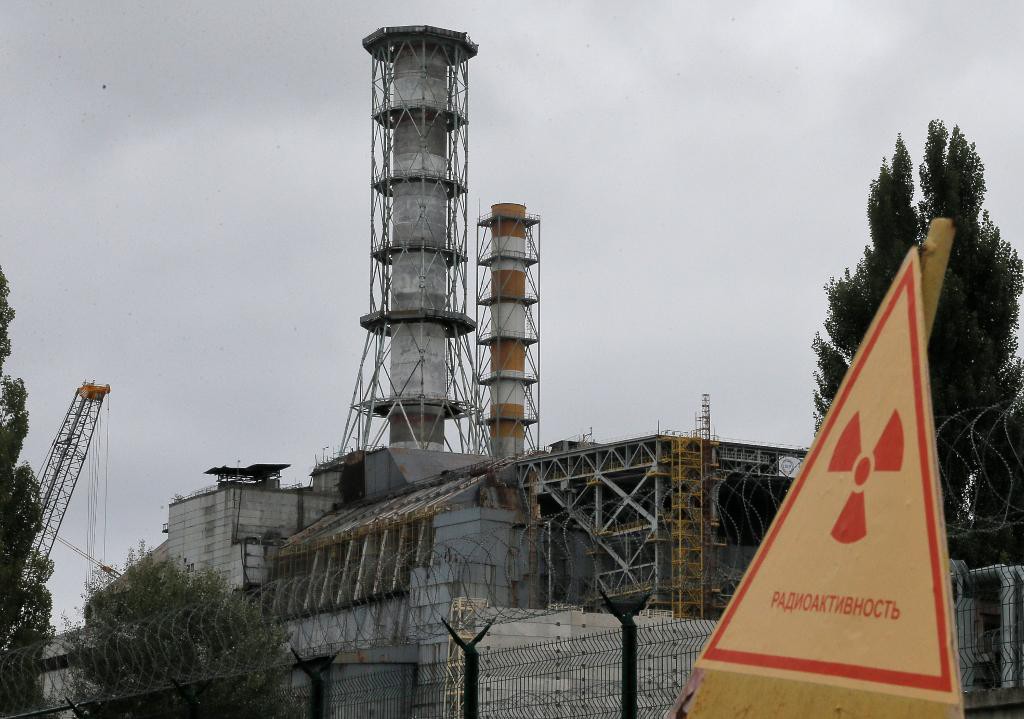 1986 inträffade reaktorolyckan i Tjernobyl, norr om Kiev. Även Sverige påverkades i form av nedfall av radioaktivt jod och cesium genom regnet. (Foto: Efrem Lukatsky /arkivbild)
