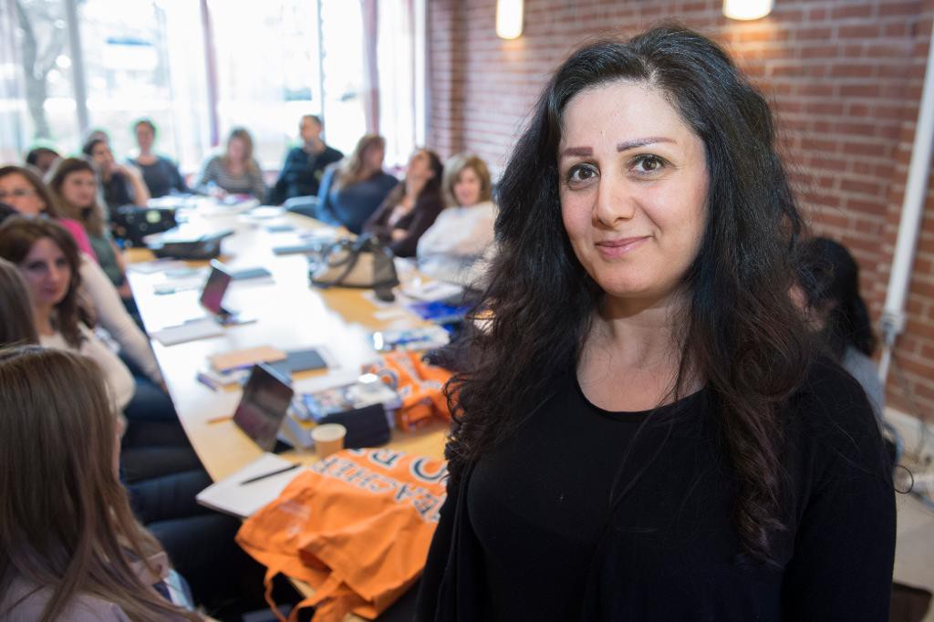 "Jag jobbade som lärare i Syrien mellan 1997-2013", berättar Samira Chaabo. Efter att ha fått fly från landet hoppas nu kunna arbeta på nytt som lärare fast nu i Sverige. (Foto: Erik Nylander/TT)