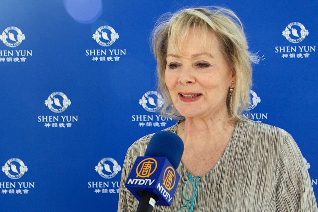 Skådespelaren Jean Smart, efter att ha sett Shen Yun Performing Arts på Valley Performing Arts Center in Northridge, Californinen den 20 april, 2016. (Foto: NTD Television)