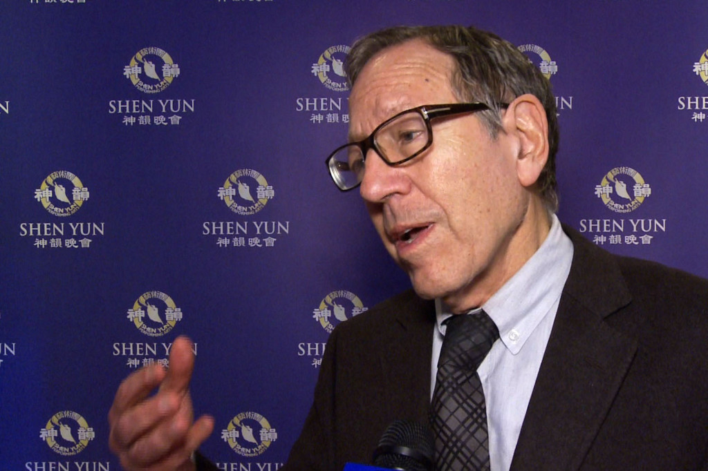 Tidigare kanadensiske parlamentsledamoten Irwin Cotler sade att Shen Yun är en "mycket hoppingivande föreställning" efter att ha sett föreställningen på Sony Center for the Performing Arts, den 21 april 2016. (Foto: NTD Television)