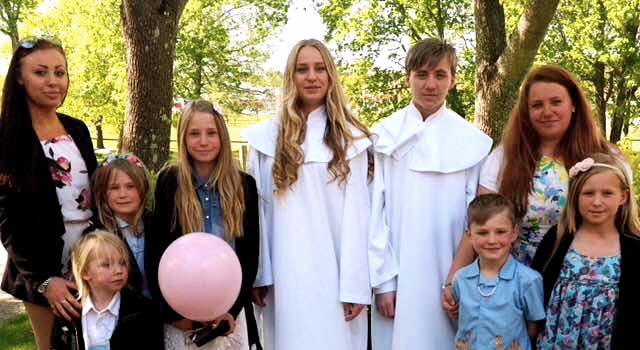 Hela barnaskaran, från vänster till höger: Patricia, Jamie, Lovelia, Novalie, tvillingarna Corrinda och Robert, Jordan, Janelle och Trixie. Äldsta dottern Janelle är 22 år och har flyttat hemifrån. (Foto: Privat)
