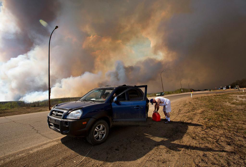 Mellan 80 000 och 100 000 människor är på flykt från den stora skogsbranden i Fort McMurray. (Foto: Mary Anne Sexsmith-Segato)