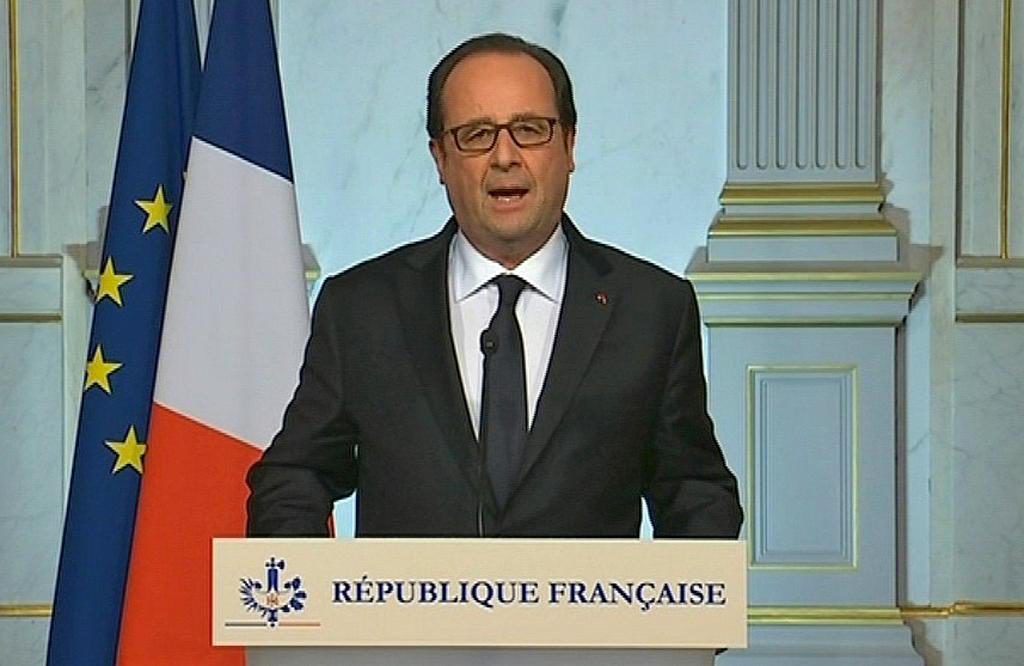 Frankrikes president i nattens tal. (Foto: AP/TT)