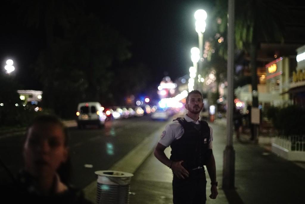 Stämningen är spänd i Nice efter attacken då en lastbil körde in i en folkmassa. (Foto: Sebastian Lejon/TT)