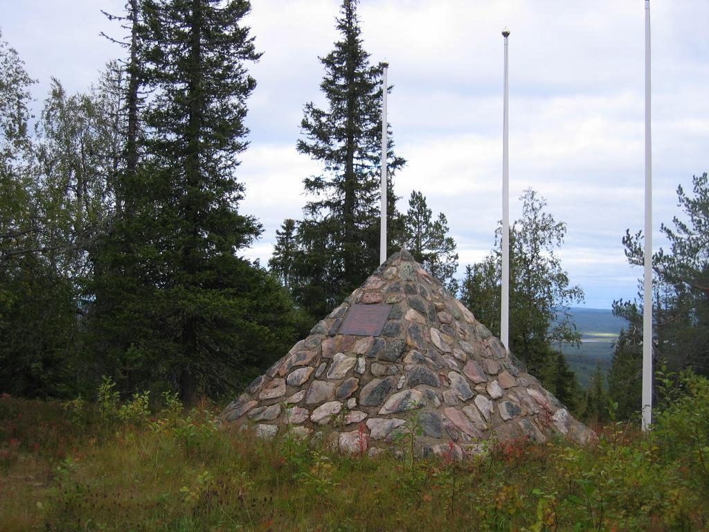 Mätpunkten på berget Pullinki är den mest svårtillgängliga punkten. Detta monument finns i närheten av den. (Foto: Dan Norin /Pressbild)