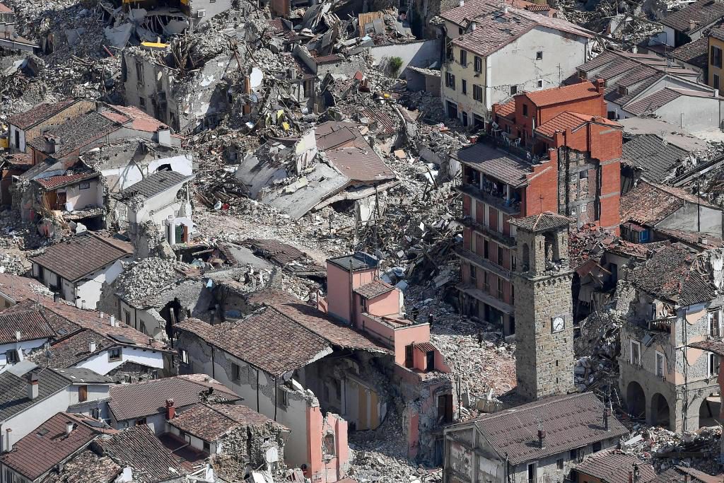 Jordbävningen i augusti orsakade i det närmaste total förödelse och omkring 300 människor miste livet. Arkivbild. Alessandro Di Meo /AP/TT