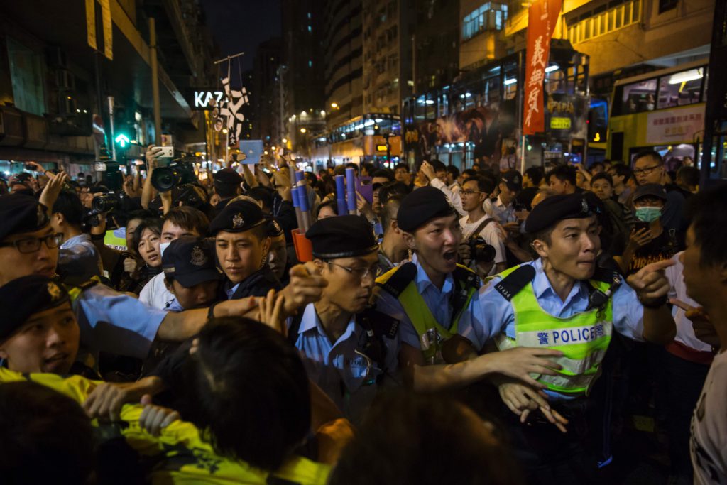Oroligheter på Hongkongs gator efter Pekings beslut att tolka Hongkongs grundlag. (Foto: Isaac Lawrence/AFP/Getty Images)