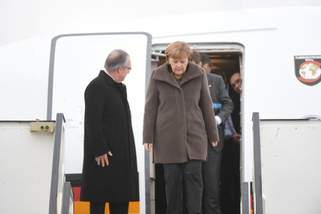Tysklands förbundskansler Angela Merkel anlände till Arlanda flygplats strax efter klockan elva. (Foto: Fredrik Sandberg/TT)