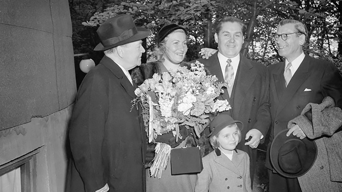 Jussi Björling med sin maka Anna-Lisa och dottern Ann-Charlotte. Foto: Scanpix/TT BILD