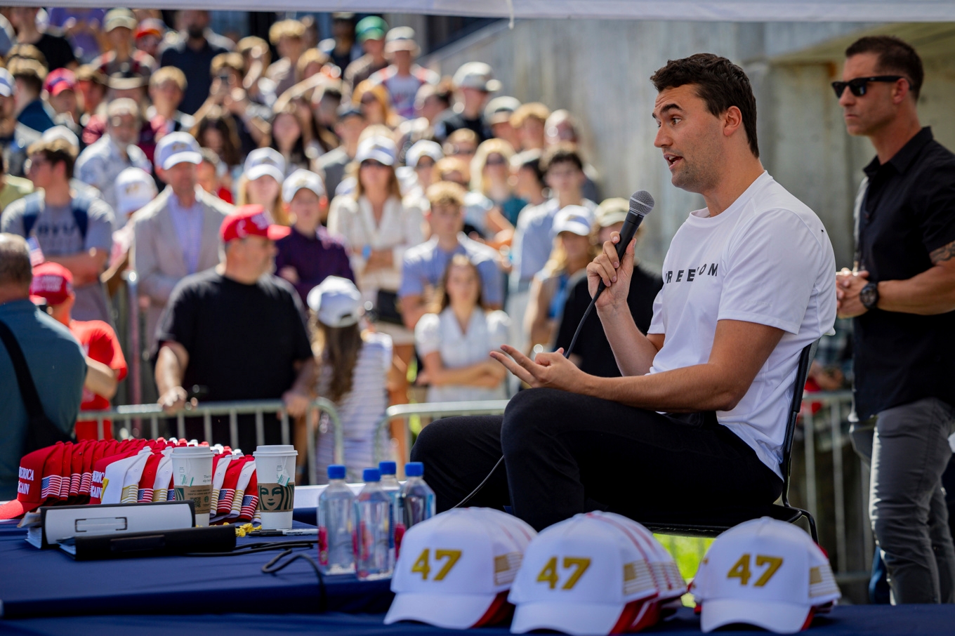 Charlie Kirk under sitt framträdande vid universitet i Utah. Foto: Tess Crowley/AP/TT