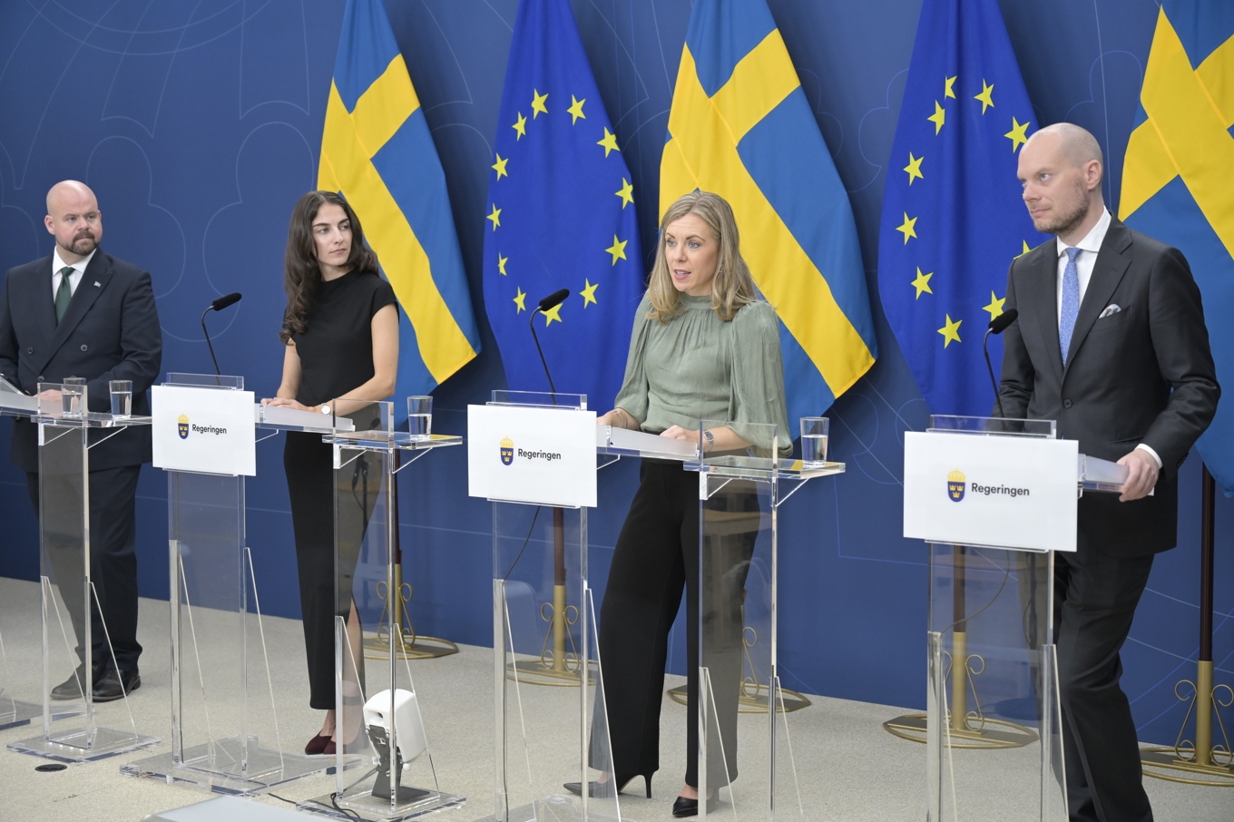 Peter Kullgren (KD), landsbygdsminister, Romina Pourmokhtari (L), klimat- och miljöminister, Jessica Rosencrantz (M), EU-minister, Martin Kinnunen (SD), klimat- och miljöpolitisk talesperson. Foto: Roger Sahlström.
