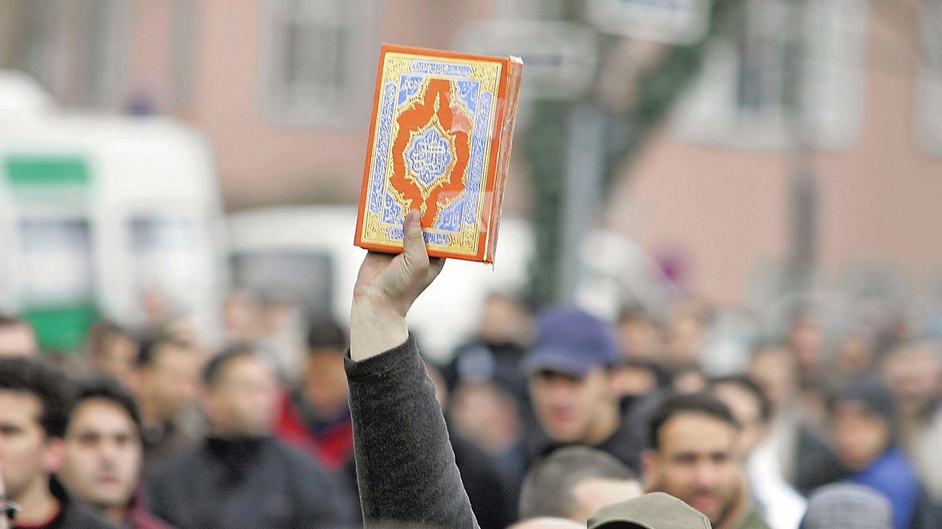 Regler för livets alla skeden och situationer anses fastlagda en gång för alla i Koranen, skriver Inger Enkvist. Foto: Juergen Schwarz/DDP/AFP via Getty Images