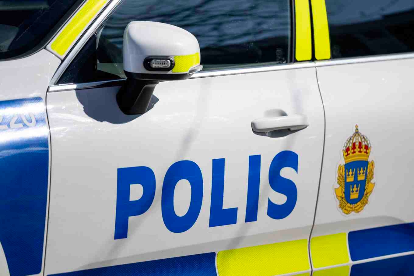 Polisen i Göteborg slog till med en rejäl trafikrazzia mot elsparkcykelåkare på Avenyn. Det blev väldigt många personer som bötfälldes. Foto: Christine Olsson/TT